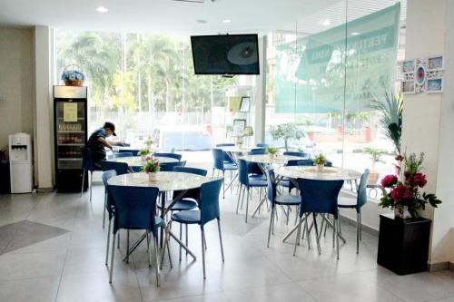 En restaurant eller et andet spisested på Hotel Darulaman Alor Setar