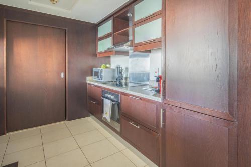 Frank Porter - The Residences Tower 8