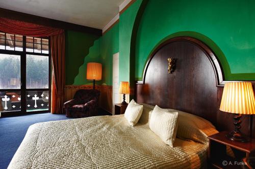 Een bed of bedden in een kamer bij Hotel Orionka
