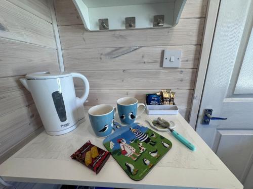 Tiện nghi pha trà/cà phê tại Faltban Highland Cabin in Oldshoremore