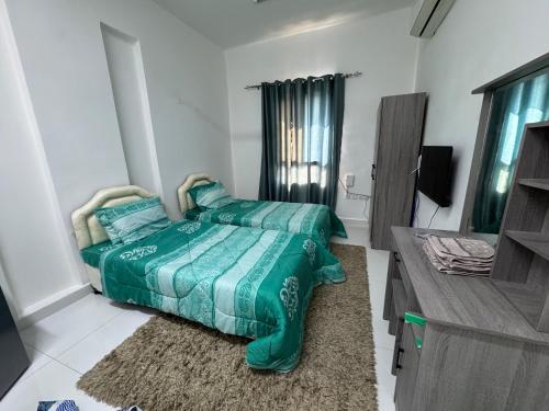 En eller flere senge i et værelse på Near Airport Rooms