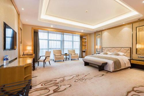 Postel nebo postele na pokoji v ubytování Empark Grand Hotel Fuzhou