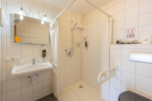 Phòng tắm tại Berg-Gasthof Hötzelein