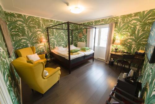 En eller flere senger på et rom på Hotell Stensborg