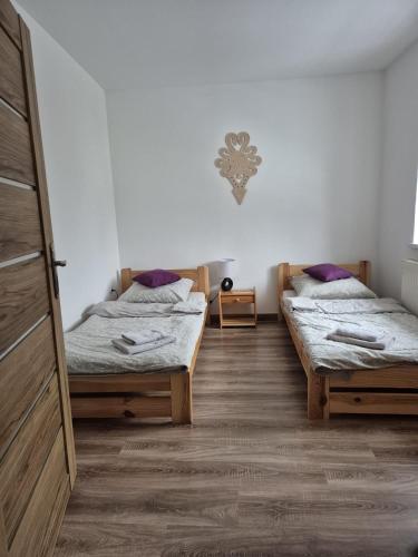 a room with two beds in a room at Siedlisko Pod Babią Góra in Lipnica Wielka