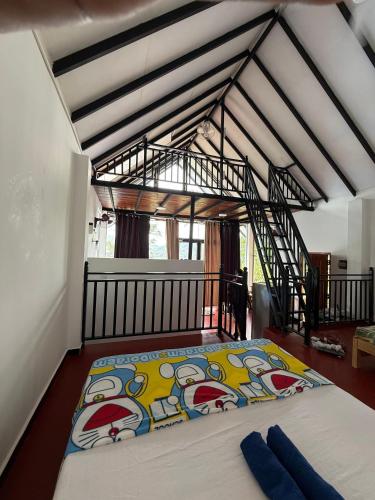 a bedroom with a large bed in a room at Bliss Lodge Diyaluma in Demodara