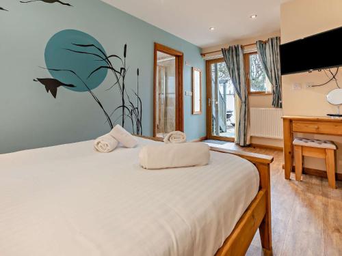 En eller flere senge i et værelse på 4 bed in Newquay 56747