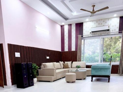 Khu vực ghế ngồi tại Mango People Farm