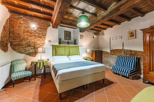 The Soul of Florence - Historic Residence with Two Bedrooms & Patio