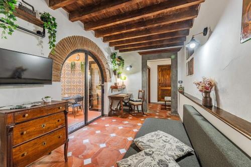 The Soul of Florence - Historic Residence with Two Bedrooms & Patio