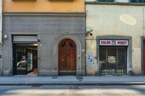 The Soul of Florence - Historic Residence with Two Bedrooms & Patio