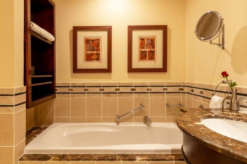 Et badeværelse på Kigali Serena Hotel