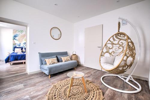 a living room with a swing and a couch at les doux secrets de Bergère in Périgueux