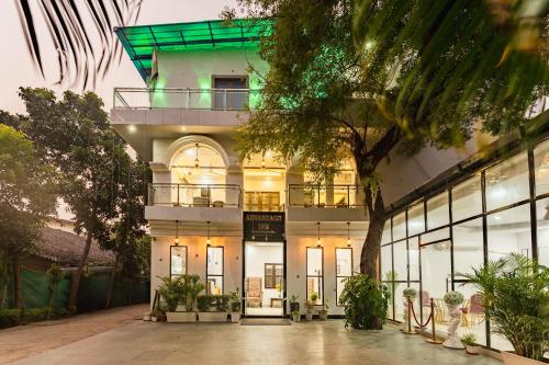 a large building with a green roof at Treebo Advantage Inn in Allahābād