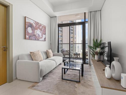 Sophisticated 2BDR Living In Aykon City Business B