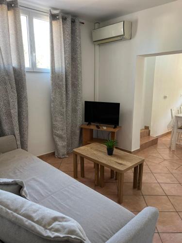La Pinède appartement T2 accès piscine
