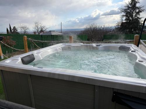 Fotografie z fotogalerie ubytování A-Frame Wellness Villa with Private Pool, Sauna & Jacuzzi near Belgrade v destinaci Koraćica