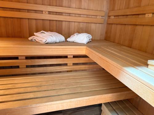 Fotografie z fotogalerie ubytování A-Frame Wellness Villa with Private Pool, Sauna & Jacuzzi near Belgrade v destinaci Koraćica