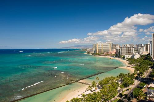 a view of the beach and the ocean at The Twin Fin Hotel in Honolulu