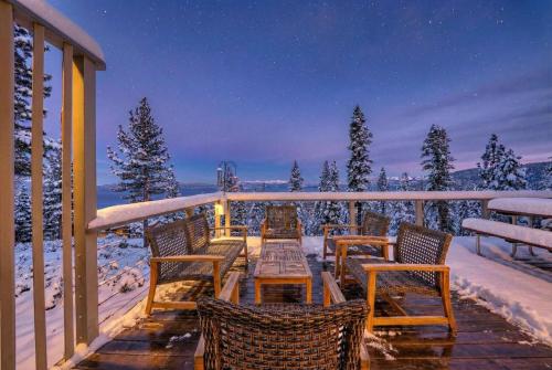 4BD with Lake Views Near Beach and Slopes trong mùa đông