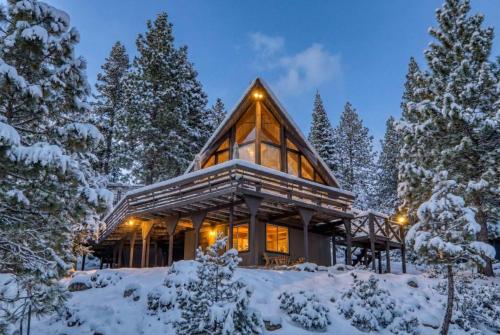 4BR Tahoe Retreat in Prime Location om vinteren