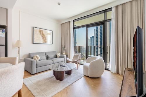 New! Elegant 1BR Flat in Creek Harbour with Pool&Gym