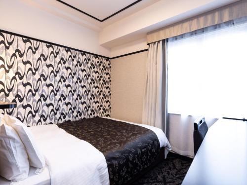Postel nebo postele na pokoji v ubytování APA Hotel Fukui Katamachi