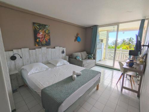 En eller flere senge i et værelse på Ti Roc Studio