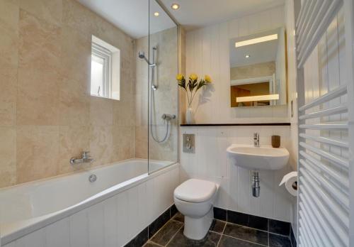 a bathroom with a toilet and a sink and a shower at 3 Bed in Croyde oc-spind in Croyde