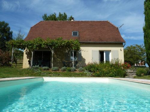 Maison indépendante avec Piscine privée proche Vallée Dordogne de Samedi à Samedi