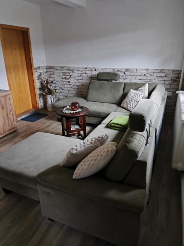 a living room with a couch and a table at Ferienwohnung Luka in Kaulsdorf