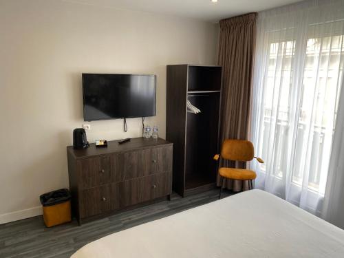 TV/trung tâm giải trí tại Hôtel Restaurant l'Annexe