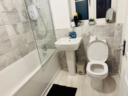 a bathroom with a toilet and a sink and a shower at Kennard Haven in Weldon
