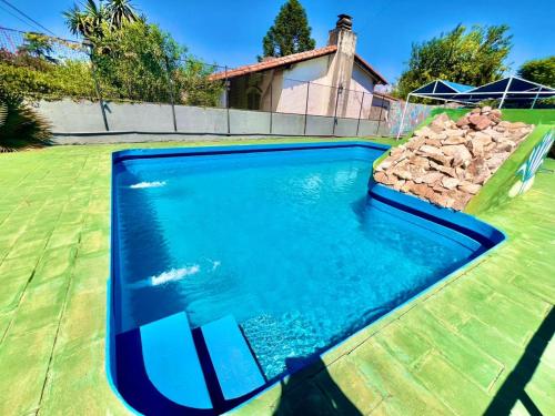 Het zwembad bij of vlak bij KIN Hotel