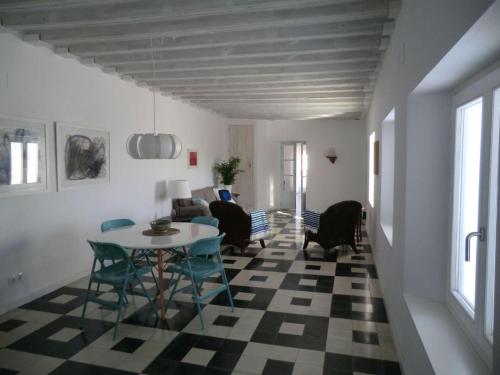 Apartment Große Wohnung in Cádiz- Kathedrale in der Nähe by Interhome