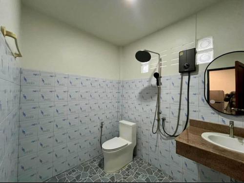 a bathroom with a toilet and a sink and a mirror at Wanderlust Cove in Wok Tum