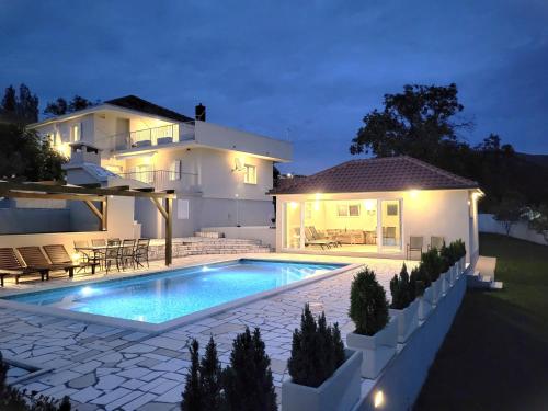 Villa Gorana with large private pool