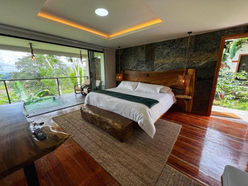 En eller flere senge i et værelse på El Edén Country hotel y Club Residencial