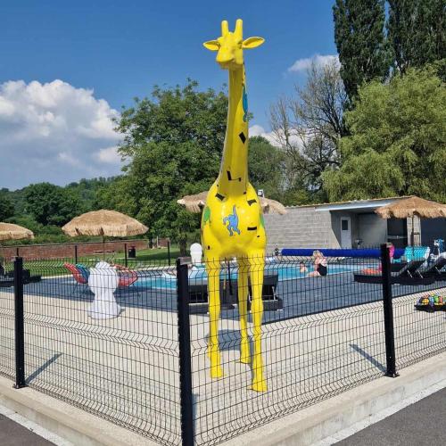Piscina de la sau aproape de La Cooconing