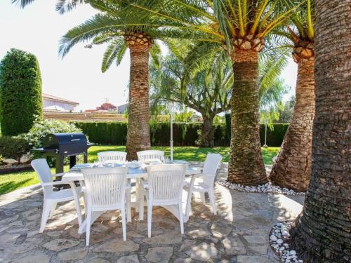 Holiday Home Haus mit privatem Pool- Garten und privatem Park by Interhome