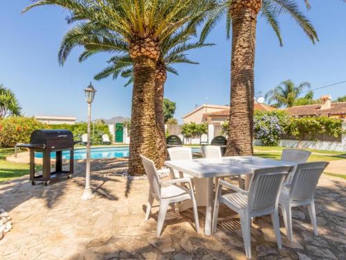 Holiday Home Haus mit privatem Pool- Garten und privatem Park by Interhome