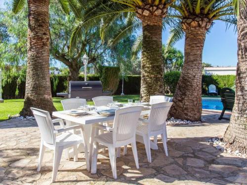 Holiday Home Haus mit privatem Pool- Garten und privatem Park by Interhome