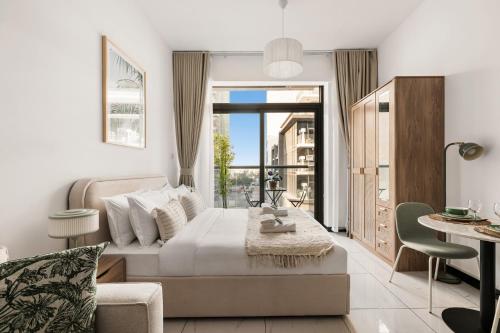 New! Serene Studio with Balcony and Pool Crystal Res