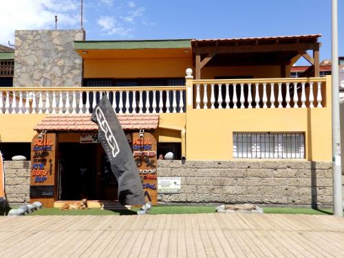 Holiday Home Haus mit Wifi und Terrasse direkt am Strand by Interhome