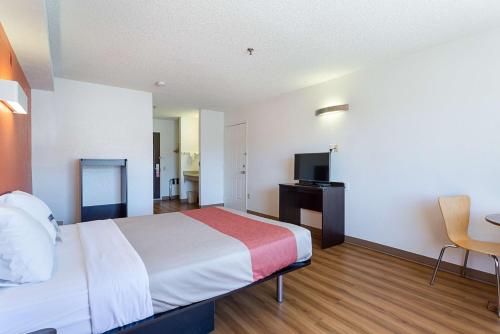 a hotel room with a bed and a television at Motel 6-Williams, AZ - West - Grand Canyon in Williams