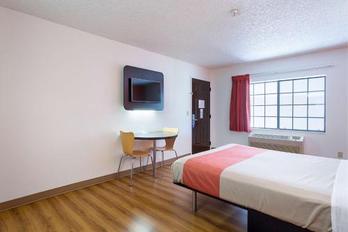 a hotel room with a bed and a table and a tv at Motel 6-Williams, AZ - West - Grand Canyon in Williams