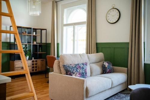 Cosy apt in vibrant area 2 metro stops from Prague's hisorical centre