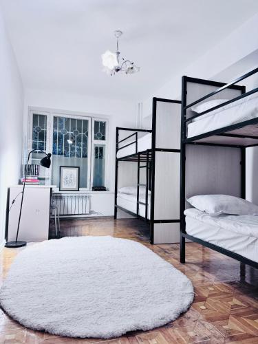 En eller flere senge i et værelse på Elight Hostel