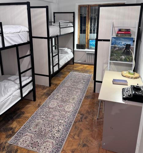 En eller flere senge i et værelse på Elight Hostel
