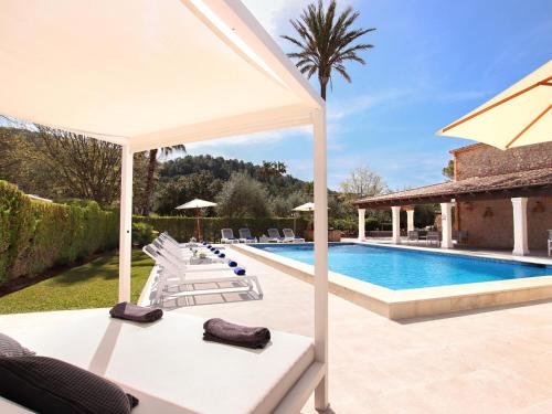 Holiday Home Beeindruckende große Villa in der Nähe von Cala San Vicente by Interhome